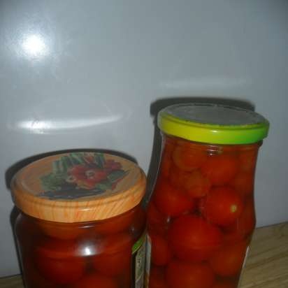 Microwave pickled tomatoes