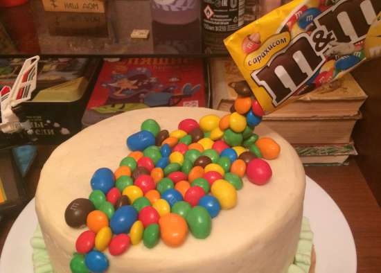 Torta M & M-ekkel és Kit Kat csokoládéval (dekorációs műhely)