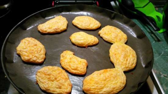 Biscotti al formaggio soffiato per colazione