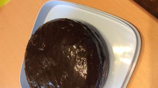 Ciasto czekoladowe na wrzącej wodzie w urządzeniu do gotowania ryżu Clatronic