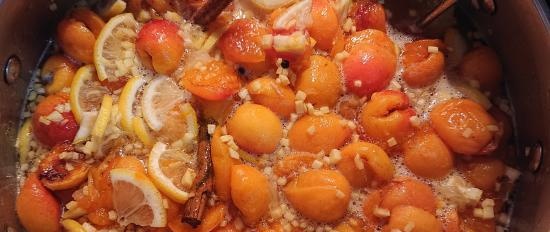 Meruňkový džem se zázvorem, skořicí a pepřem
