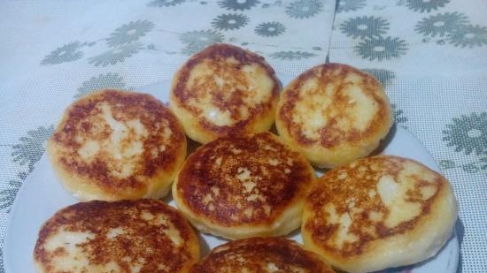 Cheesecakes from Housekeeping lesson Quartet (Redmond multibaker, frying pan)