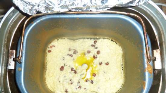 Porridge di miglio con zucca in una macchina per il pane