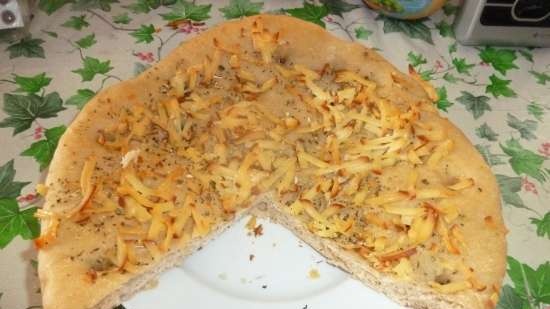 Focaccia su salamoia di cetrioli con timo e formaggio