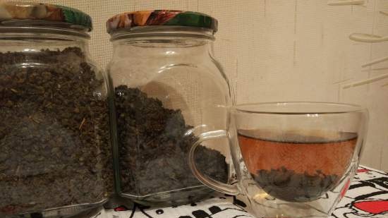 Sposób utwardzania liści herbaty w przygotowaniu do fermentacji