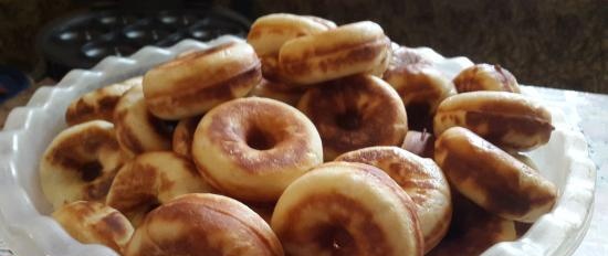 Donuts de cuajada con pasas sobre levadura en Smile WM 3606