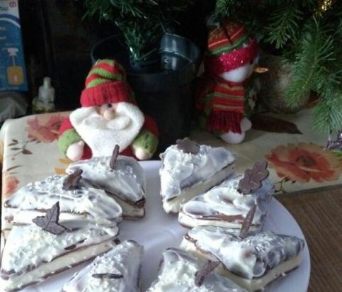 Csokoládés gofriból készült mini sütemények Redmond Multipack-ban (Ramb-12 / holland gofri)