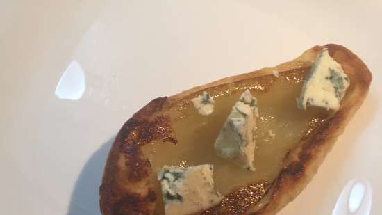 Blauwe kaas en perensalade