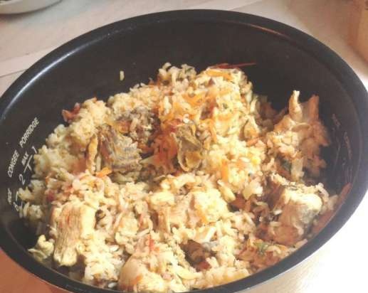 Rice with chicken and frozen vegetables in a slow cooker