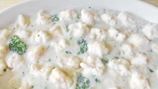 Curd gnocchi with broccoli and creamy sauce