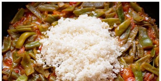 Zöldbab rizzsel (Fasulye Diblesi Tarifi)