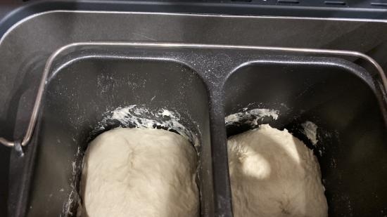 Italiaans brood in een broodbakmachine
