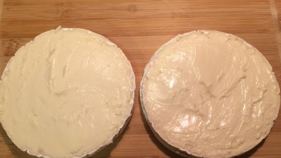 Brie sajt leveles tésztában dió-áfonyás töltelékkel