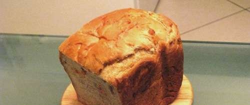 Pšeničný chléb s ořechy a sušeným ovocem v pekárně