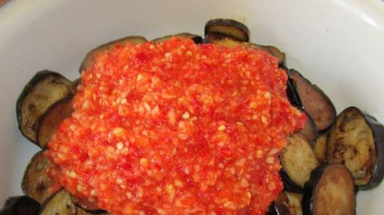Antipasto di melanzane con peperoncino e aglio