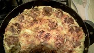 Potetkålgryte med kjøttboller (Kartoffel-Sauerkraut-Auflauf mit Frikadellen)