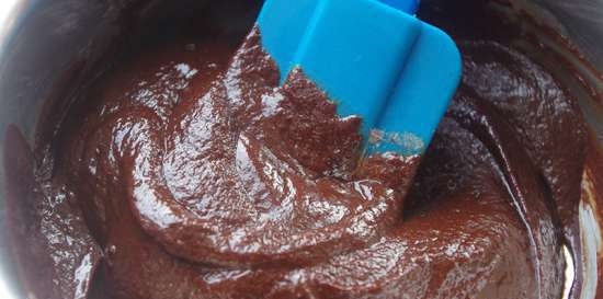 Postre caliente de chocolate con mascarpone