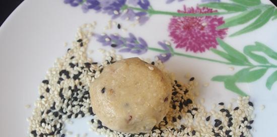 Biscotti di farina d'avena con mirtilli rossi e semi di sesamo
