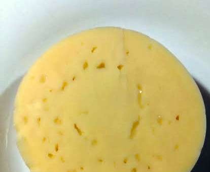 Kosár szalonnával és sajttal