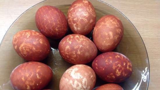 Huevos a cuadros, coloreados con pieles de cebolla (dedicados al Doctor Jefe del Foro ShuMasha)
