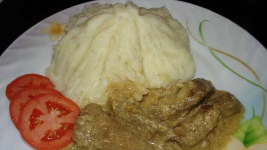 Beef liver in sour cream sauce in a duet with potatoes (pressure cooker Polaris 0305)