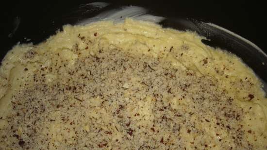 Torta di torta con ciliegie e noci in pentola a pressione o forno (Polaris 0305)