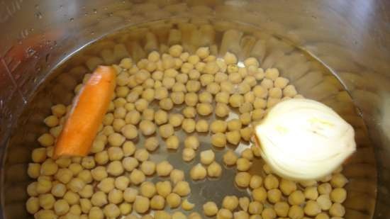 Vegetarisk suppe med kikerter, poteter og gulrøtter (Polaris 0305)