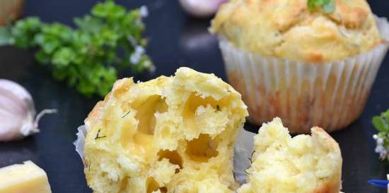 Snack muffin con formaggio e aglio