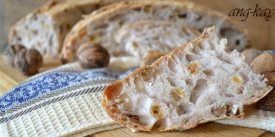 Zuurdesembrood met noten en rozijnen