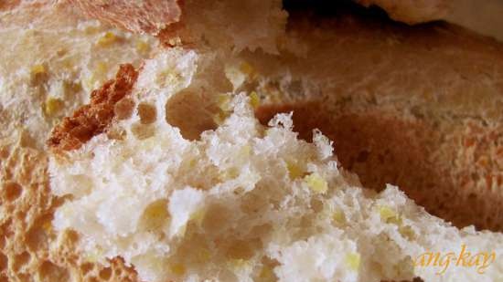 شكل خبز العجين المخمر مع حبيبات الذرة