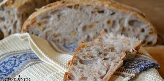 Kovászos kenyér dióval és mazsolával