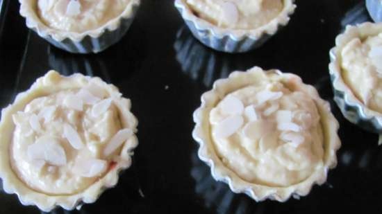 Mini-crostate di mandorle con ciliegie (Cherry Bakewell Tart)