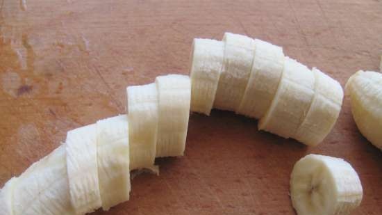 سلطة الصلصة مع الموز المجفف بالشمس (قليل الدهن ، نباتي)