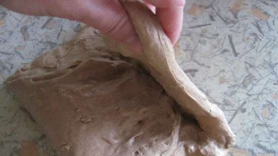 Kváskový pšenično-žitný chléb se semínky