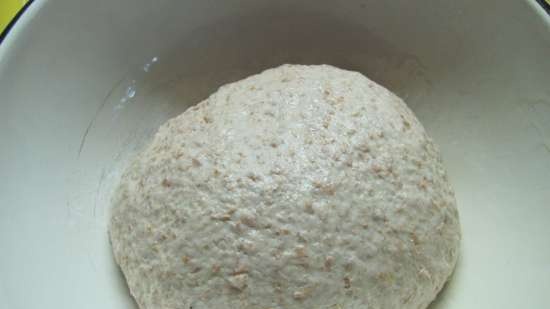Kovászos kenyér korpával formázva