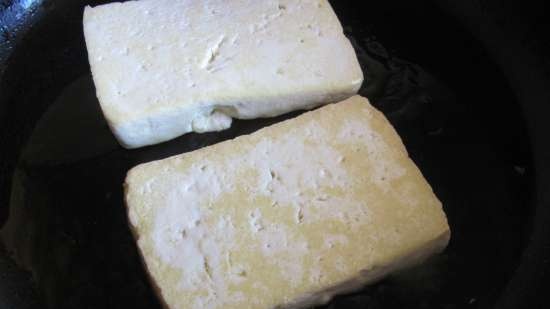Tofu con salsa de champiñones (magro, vegetariano)