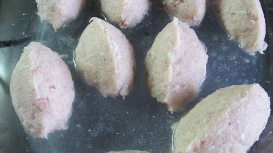 Fisk dumplings i ovnen med soppsaus