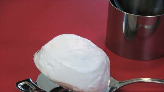 Sneeuwballen met vanillesaus (Schneenockerln mit Vanillsaus)