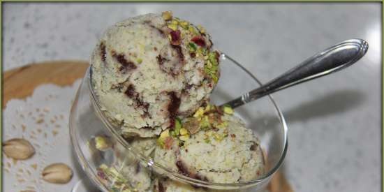 Dessert-gelato con pistacchi e intercalare cioccolato-rum (gelatiera marca 3812)