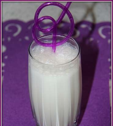 Cocktail al latte con gelato dai tempi dell'URSS