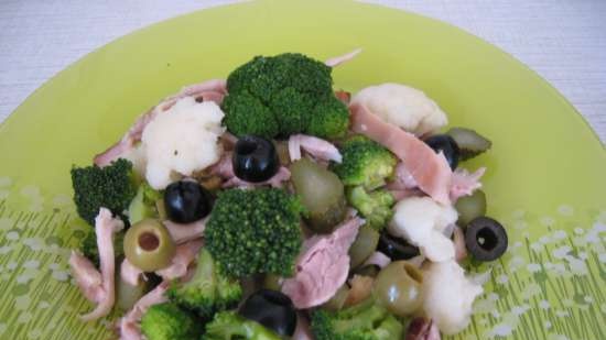 Poultry and broccoli salad