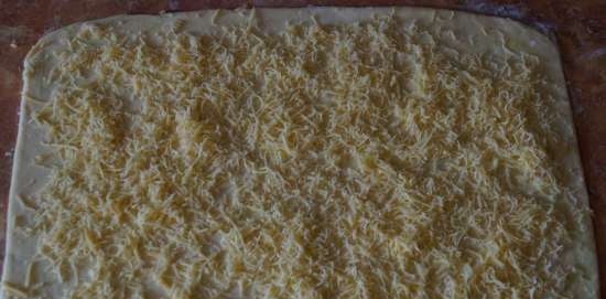 Salsicce di pasta sfoglia e formaggio e pancetta di Lorraine Pascal