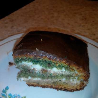 كعكة خضراء مع الحلاوة الطحينية
