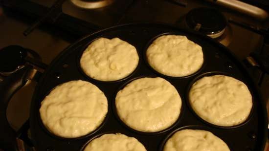 Cheesecakes from Housekeeping lesson Quartet (Redmond multibaker, frying pan)