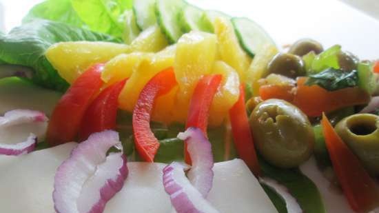Ensalada de frescura oriental de piña con verduras en salsa de jengibre