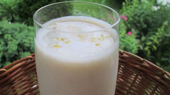Lassi - orzeźwiające napoje z Azji Południowej (czekolada i banan).