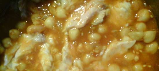 Dwa pikantne dania z ciecierzycy: sałatka i ryba w sosie z ciecierzycy