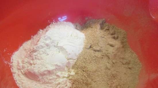 Torta di prugne su farina di grano saraceno con birra