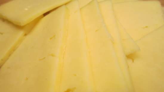 Túrós zsemle sajttal és fokhagymával
