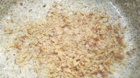 Torta di semi di papavero con noci e latte condensato bollito